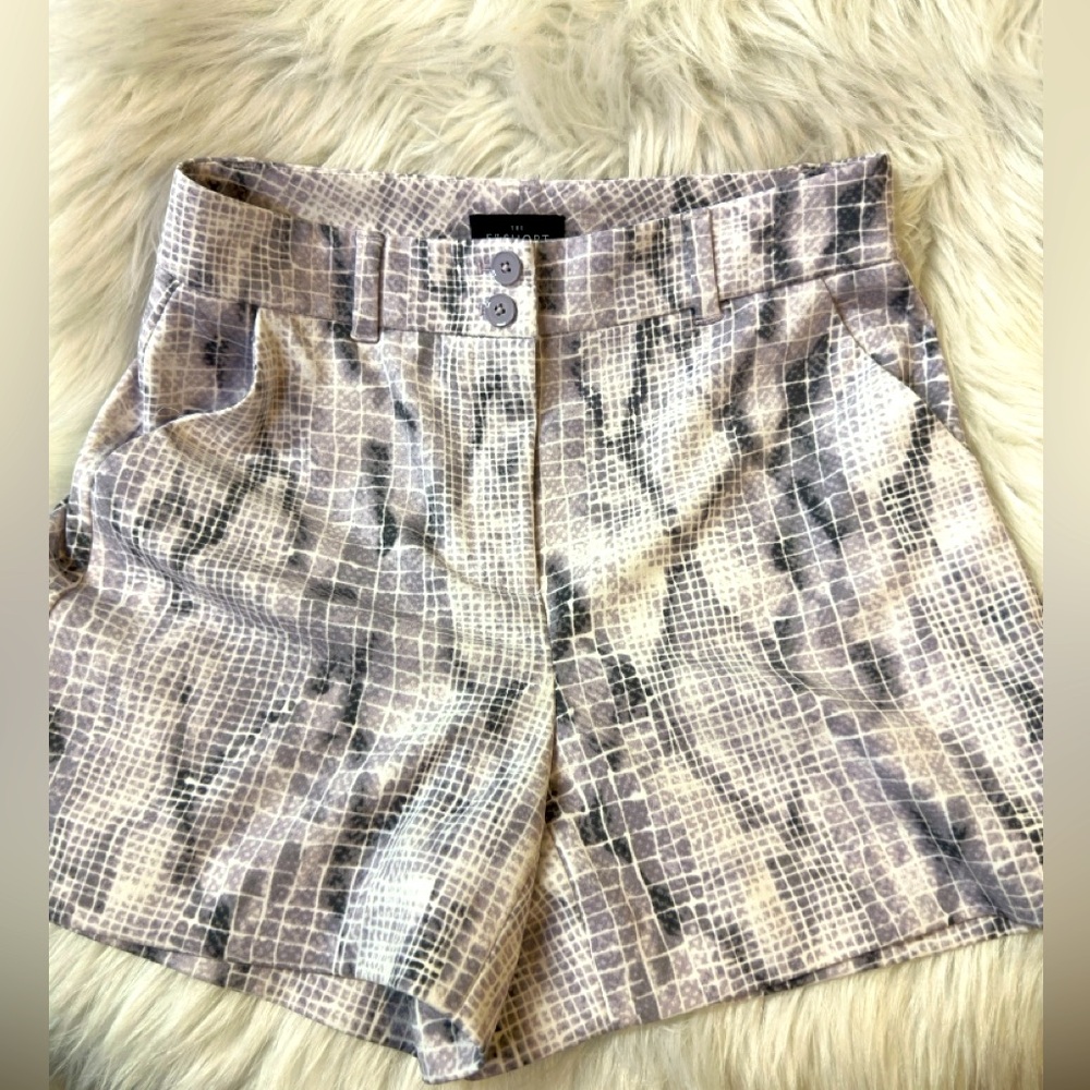 EUC White House Black Market Gray High Waist Geometric Pattern Shorts Size 0